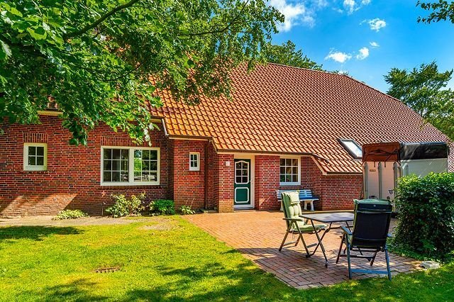 Landhaus mit vorgelagerter Terrasse