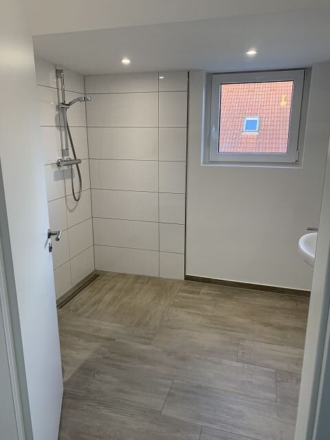 Modernes Badezimmer